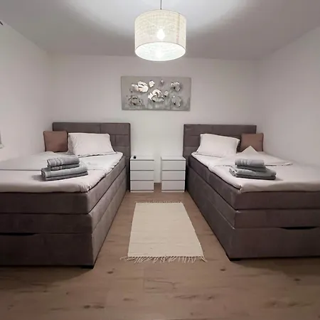 Guest house Vuk & *